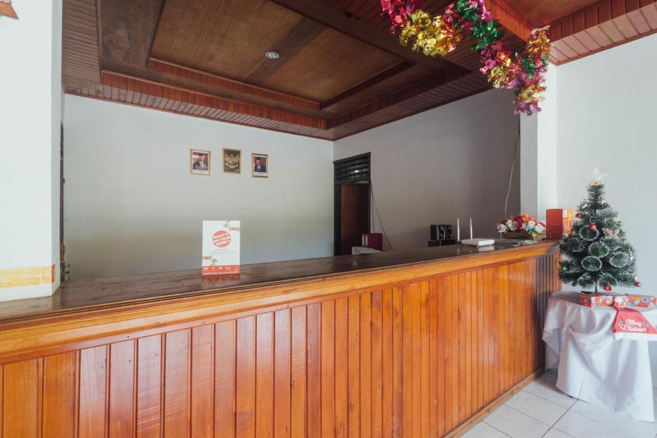 Oyo 1688 Collin Beach Hotel Ambon Exterior photo